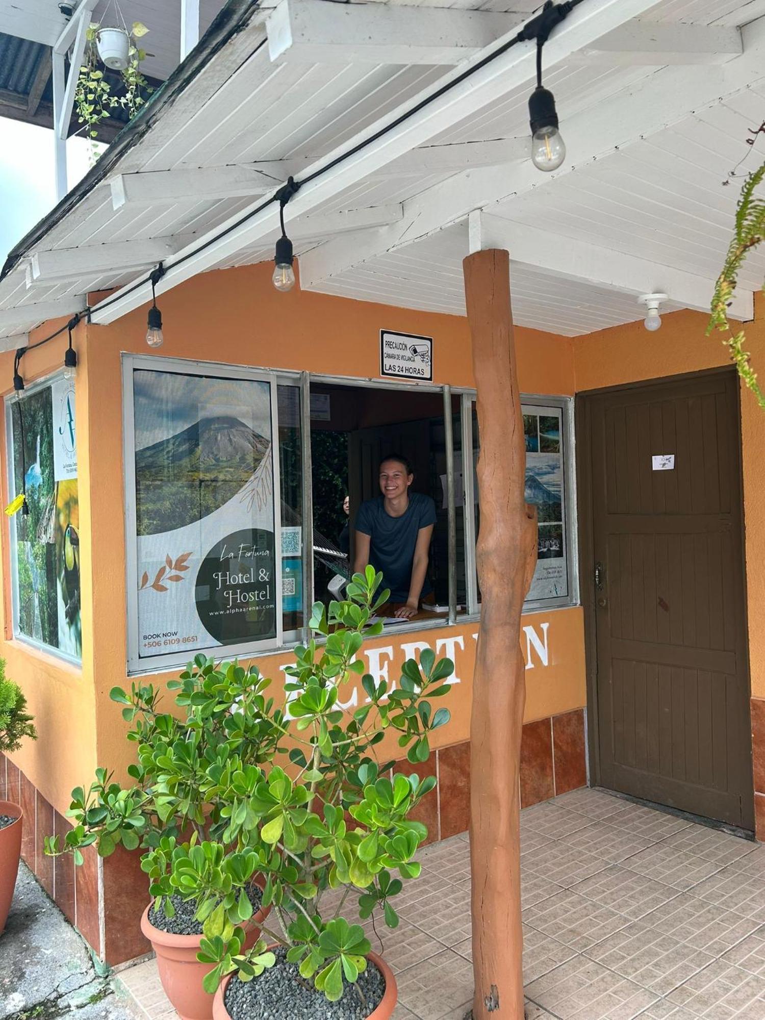 Alpha Arenal Hostel La Fortuna Luaran gambar